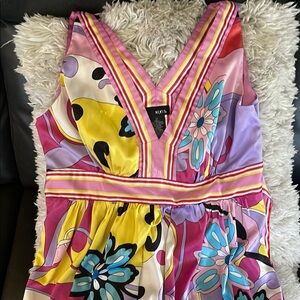Size 12- Colorful Floral V-Neck Dress with Pockets!